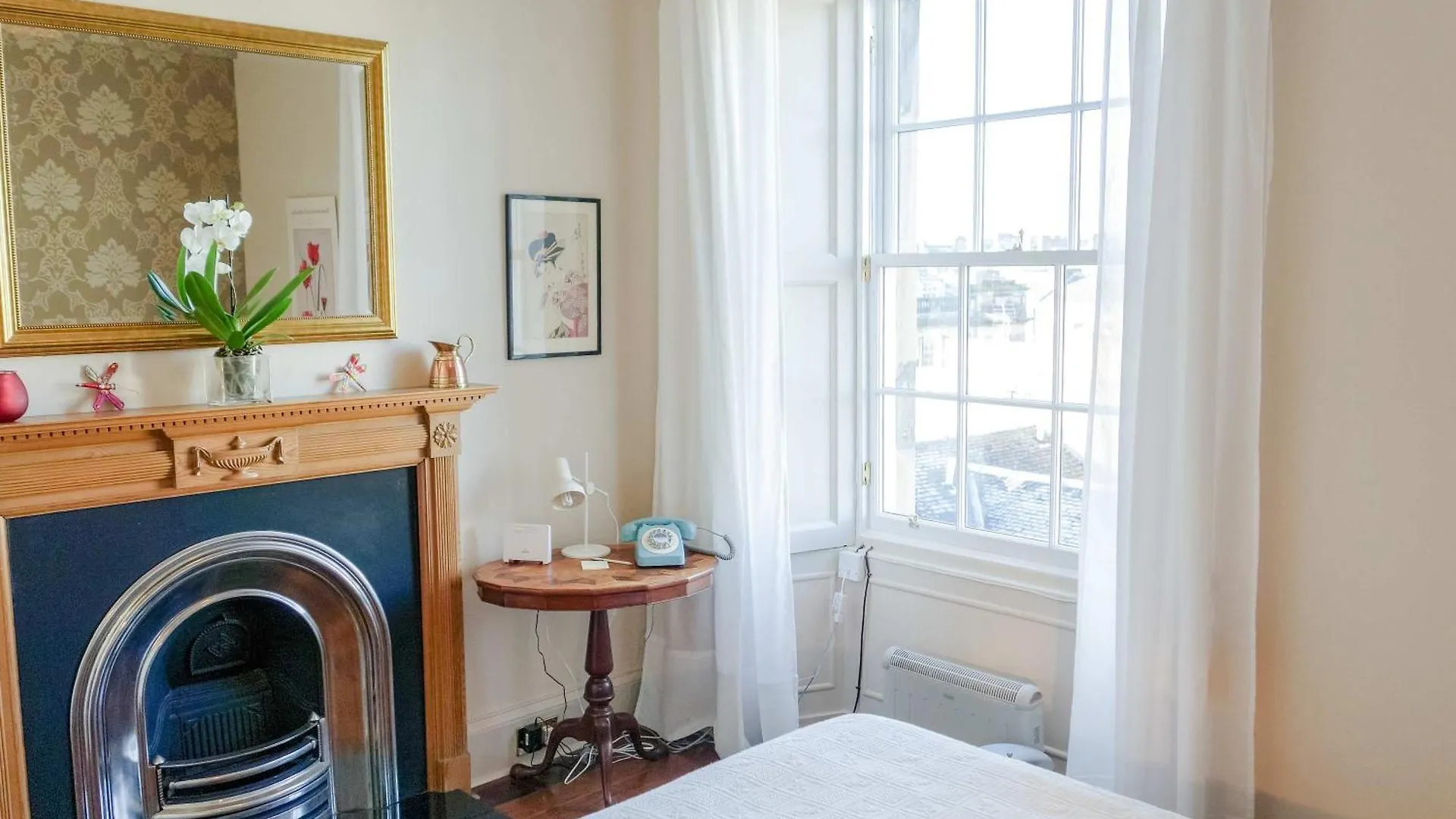 Sophisticated Edinburgh Apartment In City Centre