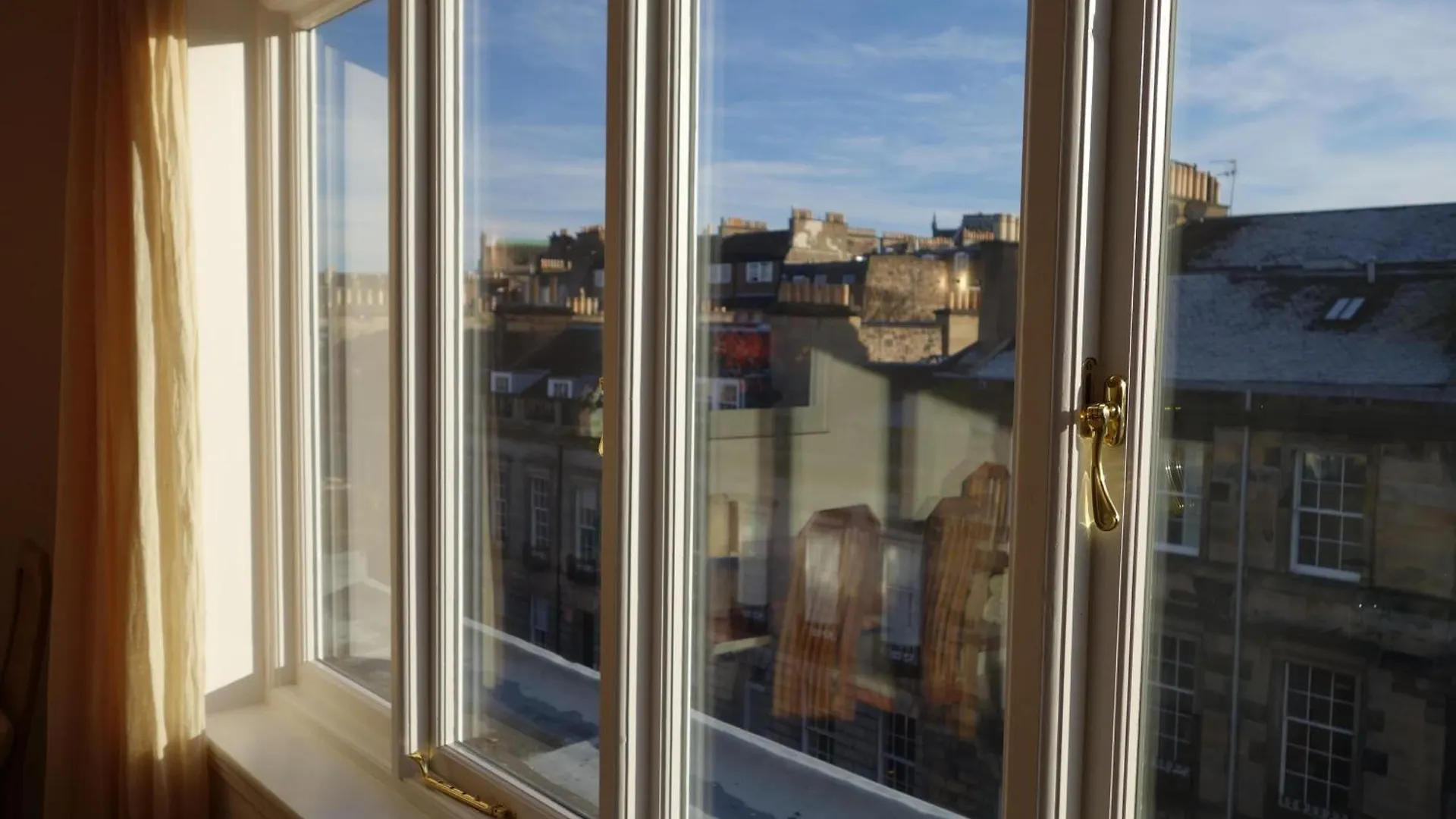 Sophisticated Edinburgh Apartment In City Centre