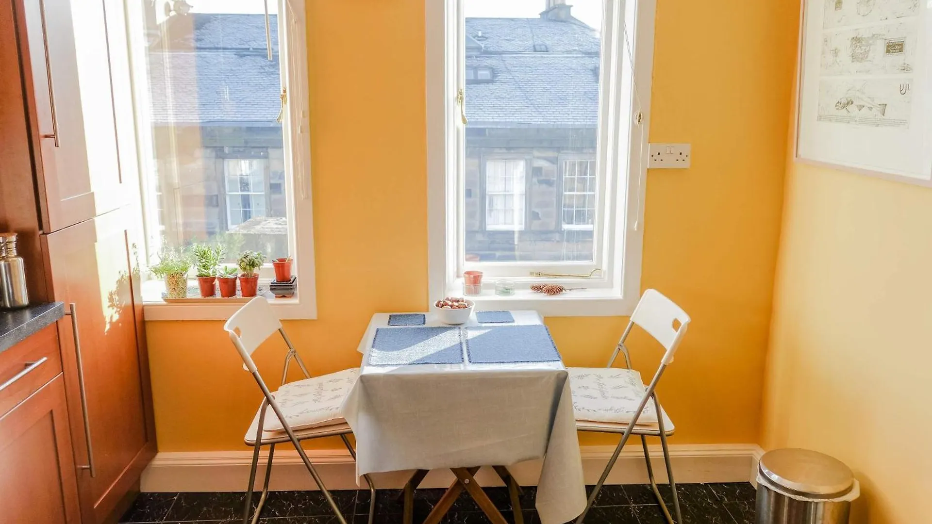 Sophisticated Edinburgh Apartment In City Centre